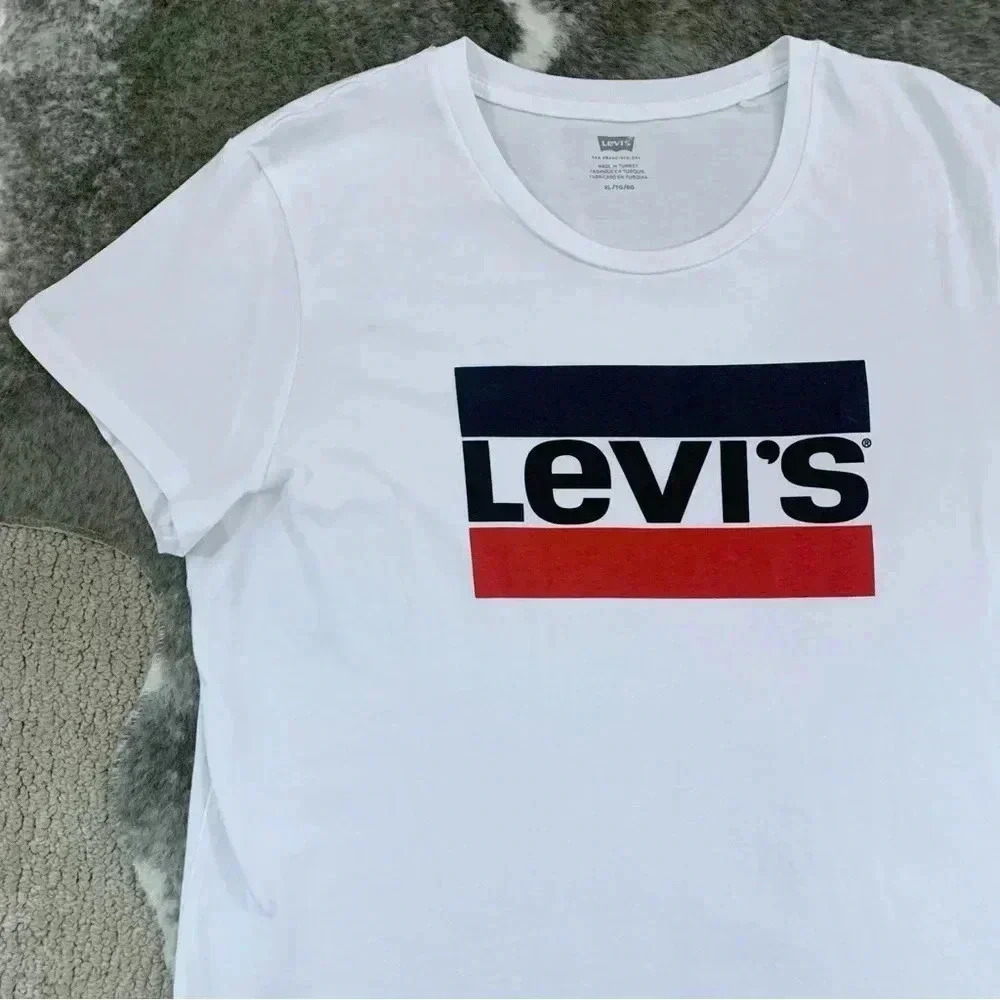 Levi’s Tee - Picture 2 of 11